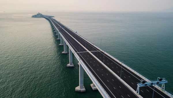 Китайский морской мост будоражит воображение