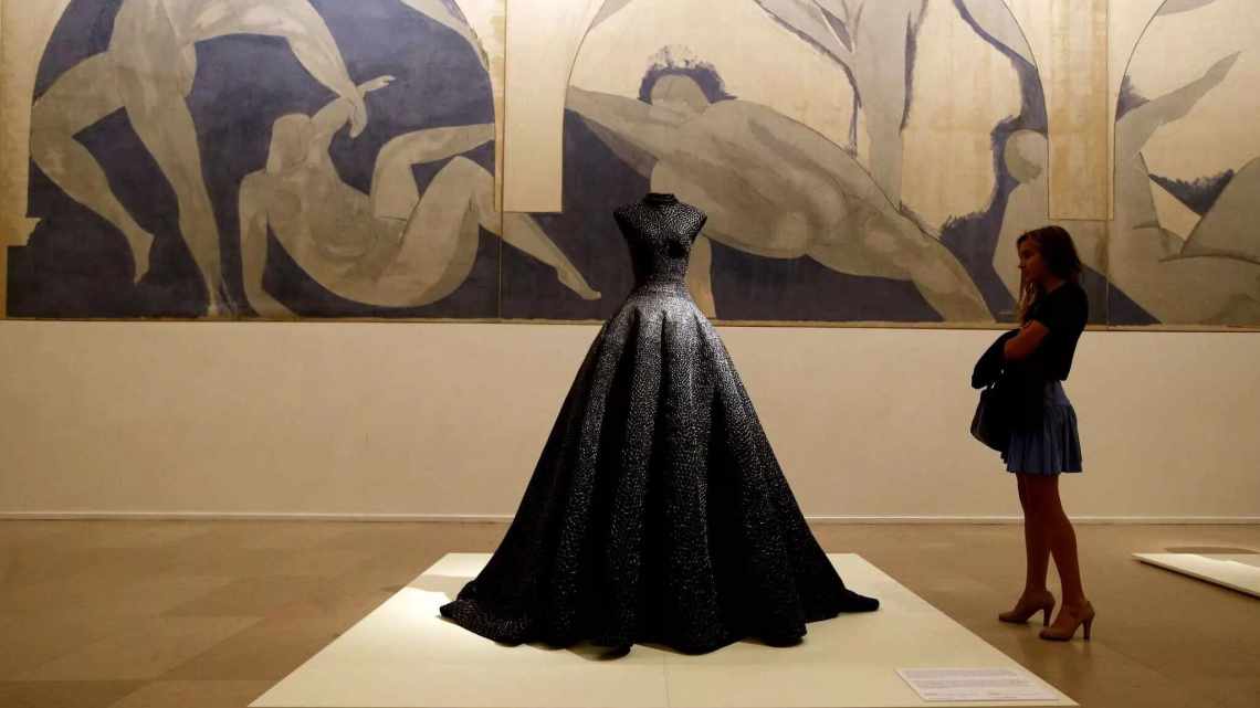 В первой за 4 года коллекции Maison Alaïa – культовые платья, преображающие любую женщину