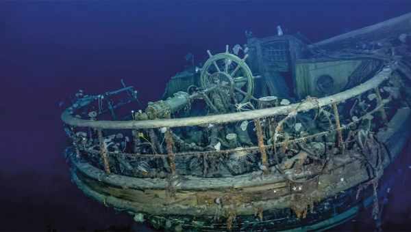 Исследователи впервые погрузились к самому глубоколежащему утонувшему кораблю